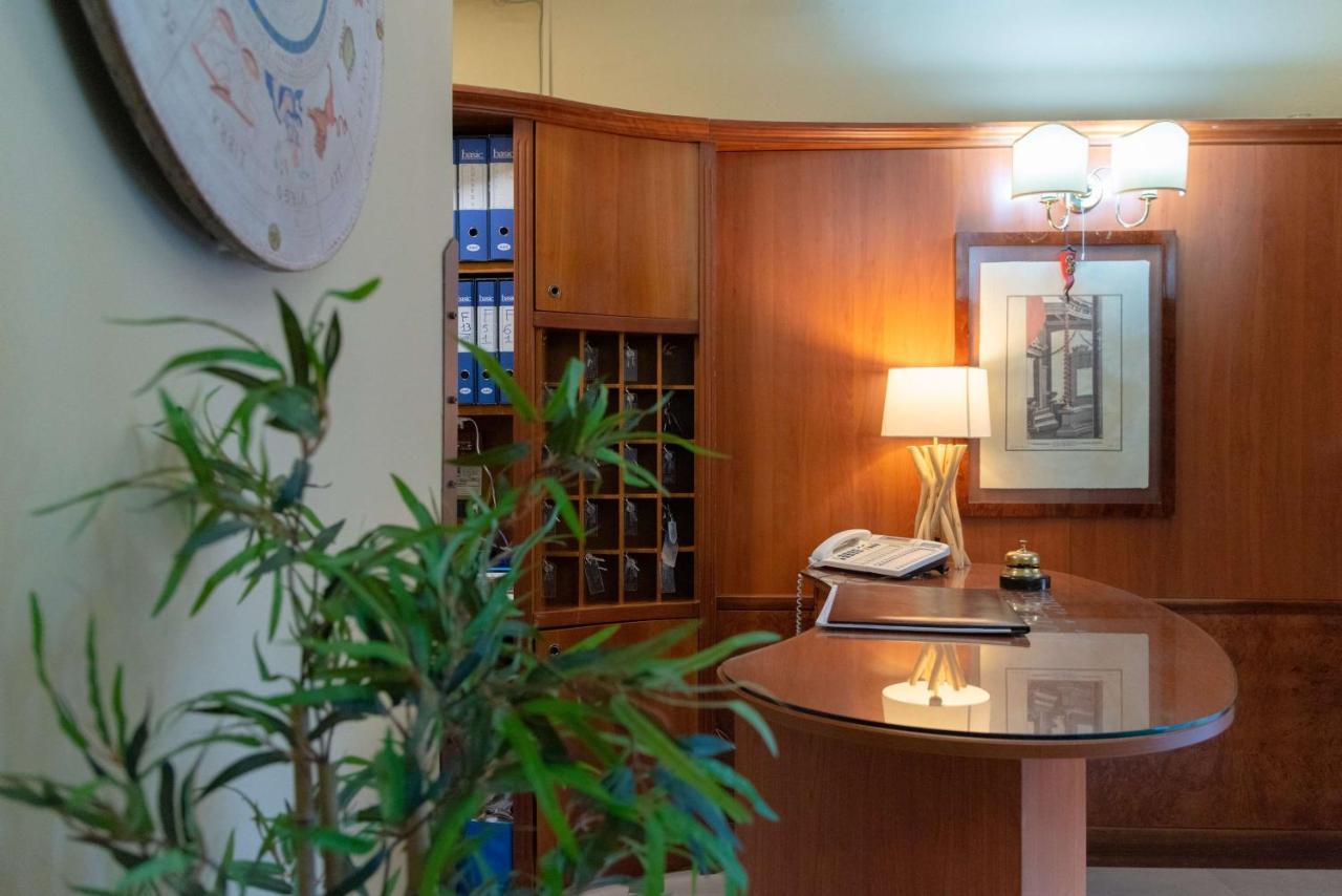 נאפולי Hotel Suite Ares מראה חיצוני תמונה