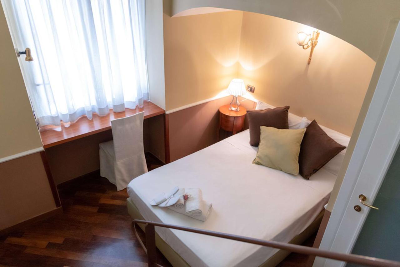 נאפולי Hotel Suite Ares מראה חיצוני תמונה