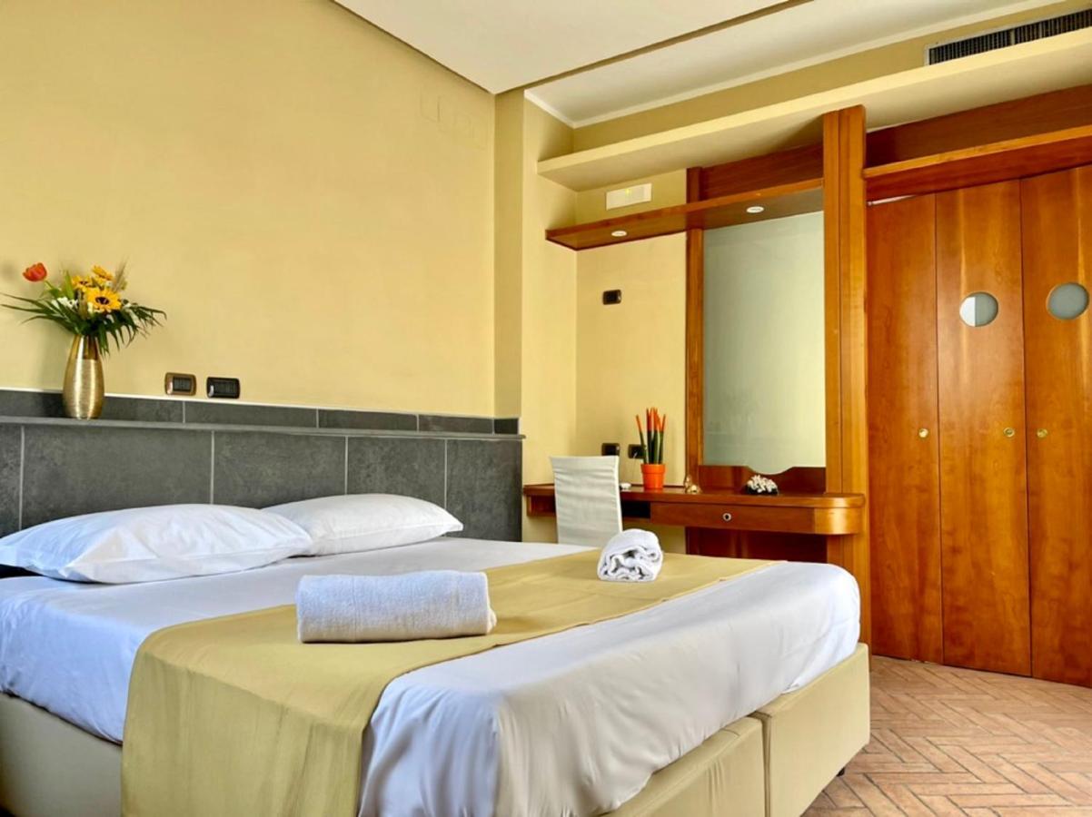 נאפולי Hotel Suite Ares מראה חיצוני תמונה